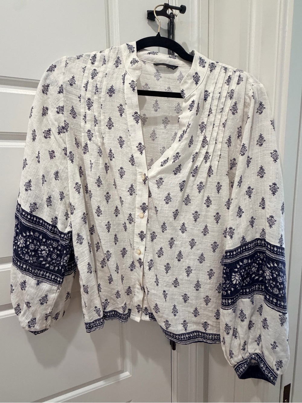 Zara White Button-Front Blouse with Navy Print